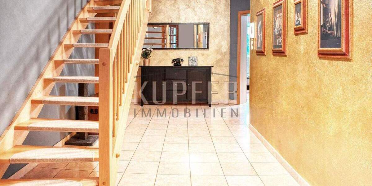 Mehrfamilienhaus, Wohnhaus Gerhardshofen Altenbuch - 9 Zimmer, 231 m&sup2;, 740.000&euro; | Angebot:25727823