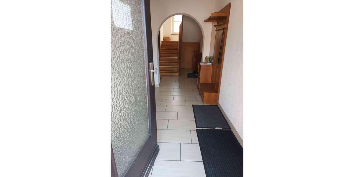 Etagenwohnung Cadolzburg - 9 Zimmer, 140 m&sup2;, 17&euro; | Angebot:25869149