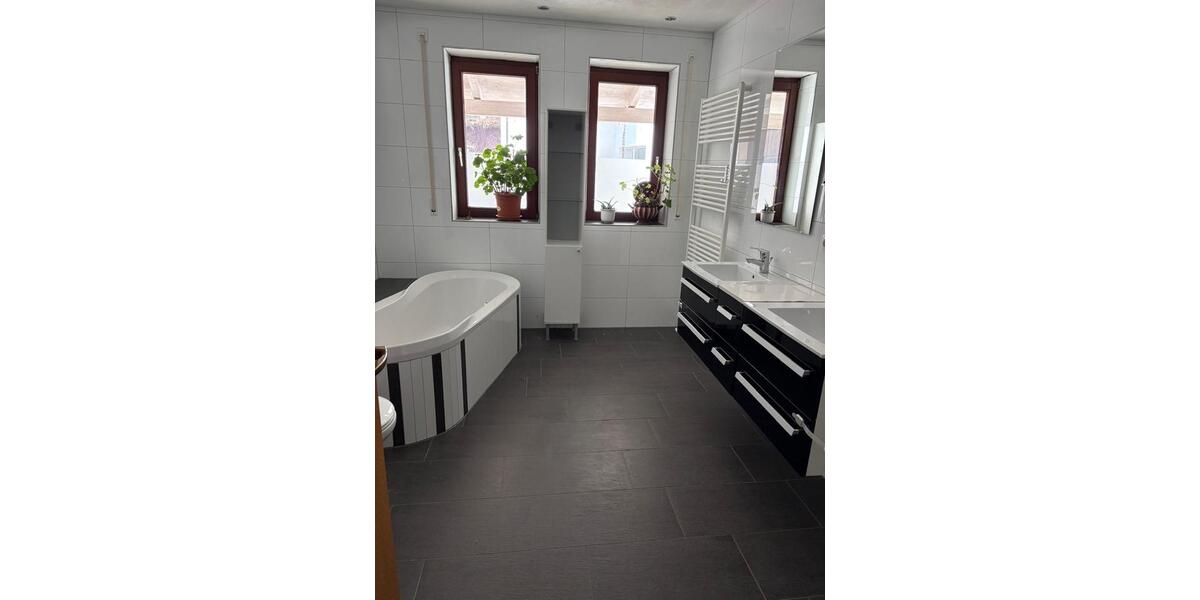 Erdgeschoßwohnung Schwabach - 3 Zimmer, 100 m&sup2;, 1.050&euro; | Angebot:25965992