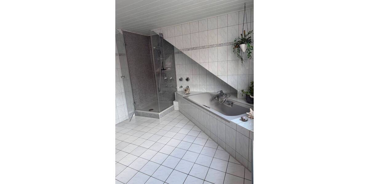 Etagenwohnung Erlangen Frauenaurach - 2 Zimmer, 117 m&sup2;, 1.200&euro; | Angebot:26092188
