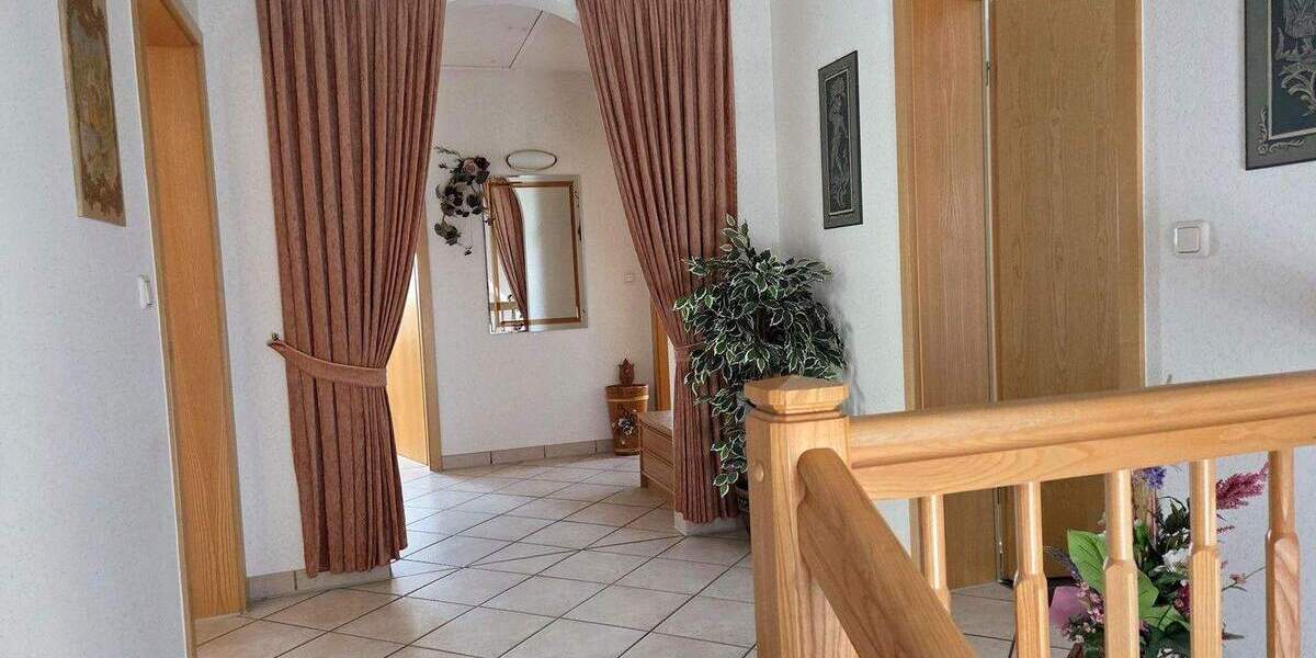 Einfamilienhaus Roßtal - 6 Zimmer, 162 m&sup2;, 849.000&euro; | Angebot:25711087