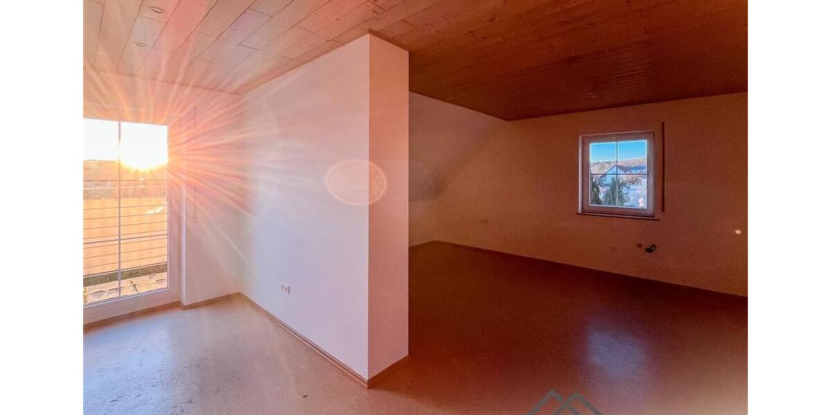 Dachgeschoßwohnung Neustadt an der Aisch - 3.5 Zimmer, 125 m&sup2;, 990&euro; | Angebot:25869150