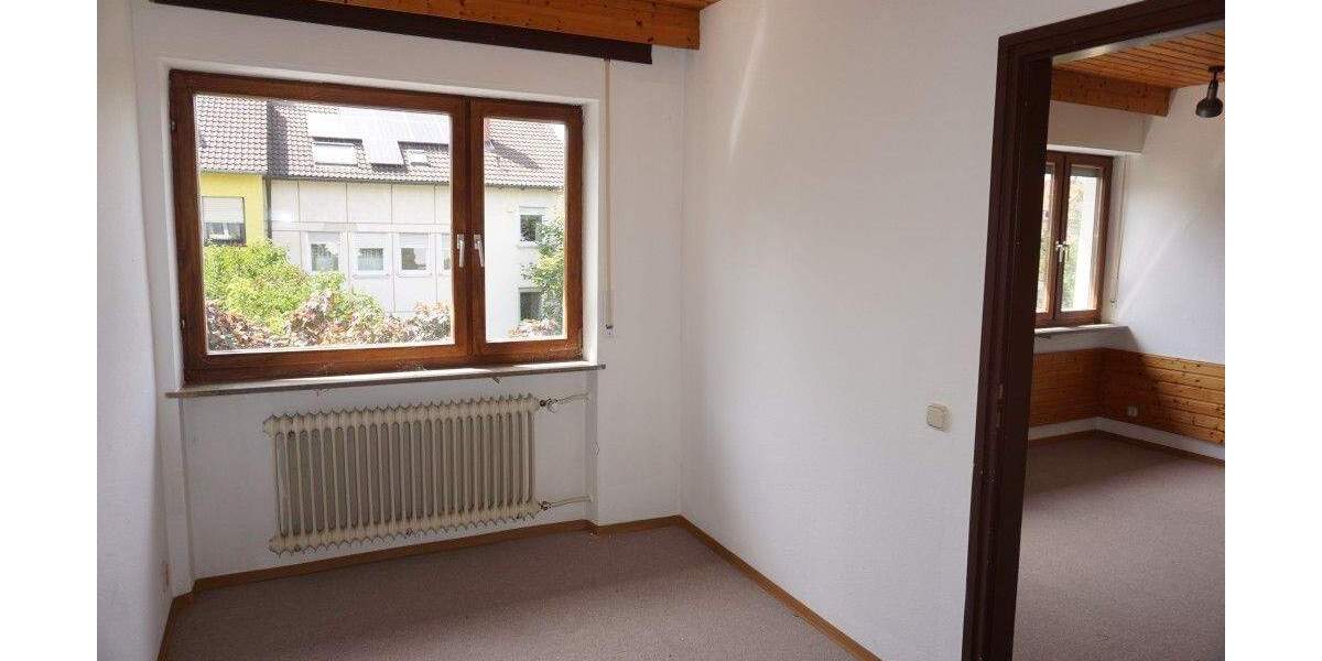 Reihenmittelhaus Nürnberg Röthenbach b Schweinau - 8 Zimmer, 158 m&sup2;, 399.000&euro; | Angebot:25704367