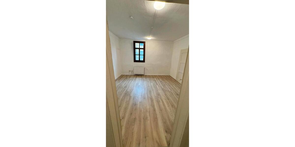 Etagenwohnung Buckenhof - 4 Zimmer, 95 m&sup2;, 1.235&euro; | Angebot:25907821