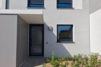 Haus Stein - 4 Zimmer, 120 m&sup2;, 1.990&euro; | Angebot:27611549