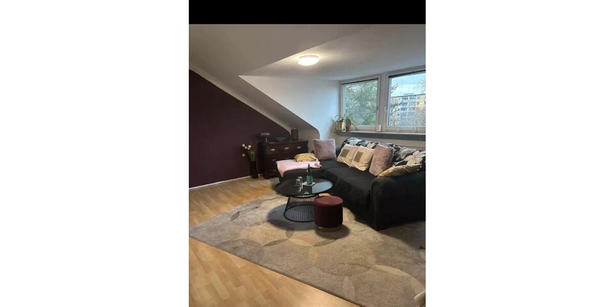 Dachgeschoßwohnung Nürnberg Erlenstegen - 2.5 Zimmer, 81 m&sup2;, 850&euro; | Angebot:26638640