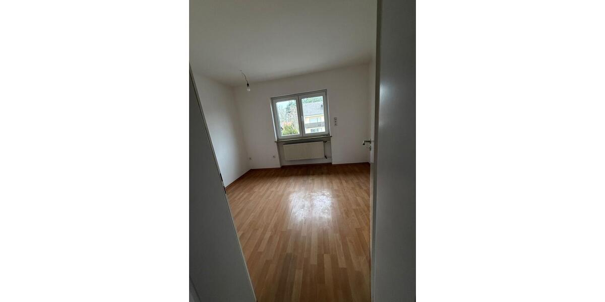 Etagenwohnung Eckental - 4 Zimmer, 110 m&sup2;, 1.300&euro; | Angebot:25894998