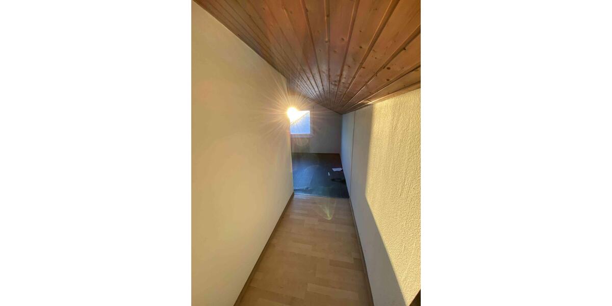 Dachgeschoßwohnung Aurachtal - 3 Zimmer, 105 m&sup2;, 900&euro; | Angebot:25403433