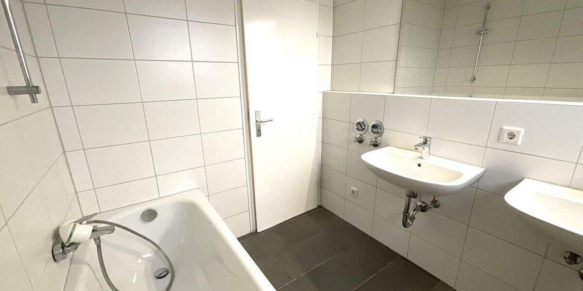 Etagenwohnung Nürnberg Langwasser - 3 Zimmer, 80 m&sup2;, 899&euro; | Angebot:25780095