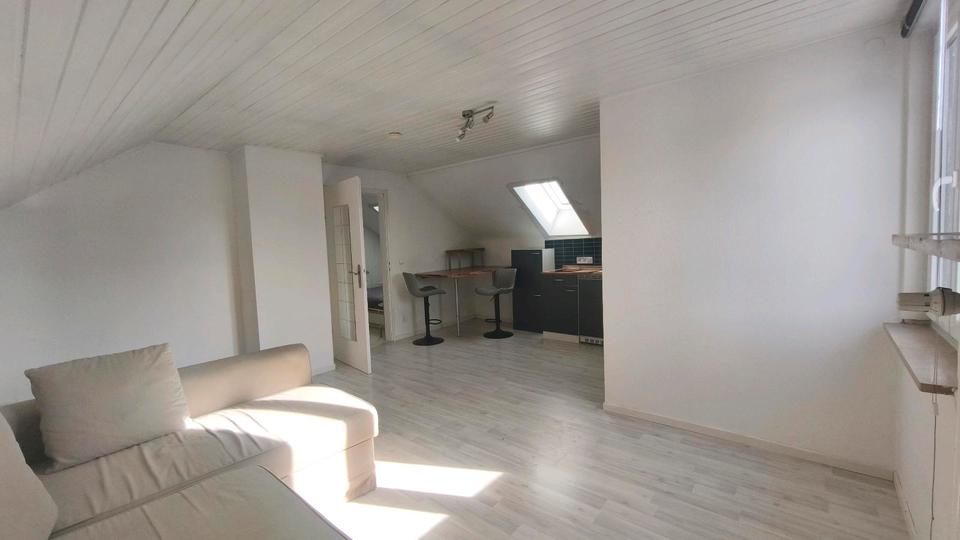 Dachgeschoßwohnung Oberasbach - 1.5 Zimmer, 35 m&sup2;, 400&euro; | Angebot:27617399