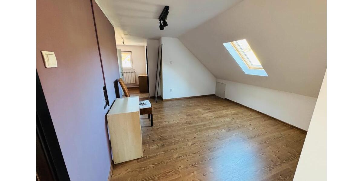 Dachgeschoßwohnung Windsbach - 2 Zimmer, 70 m&sup2;, 800&euro; | Angebot:25881525
