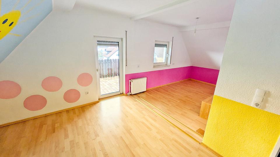 Dachgeschoßwohnung Oberasbach - 3.5 Zimmer, 75 m&sup2;, 950&euro; | Angebot:25873675