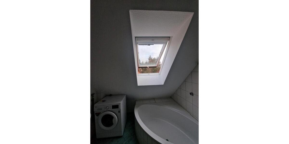 Dachgeschoßwohnung Erlangen Bruck - 3.5 Zimmer, 120 m&sup2;, 1.450&euro; | Angebot:25107077