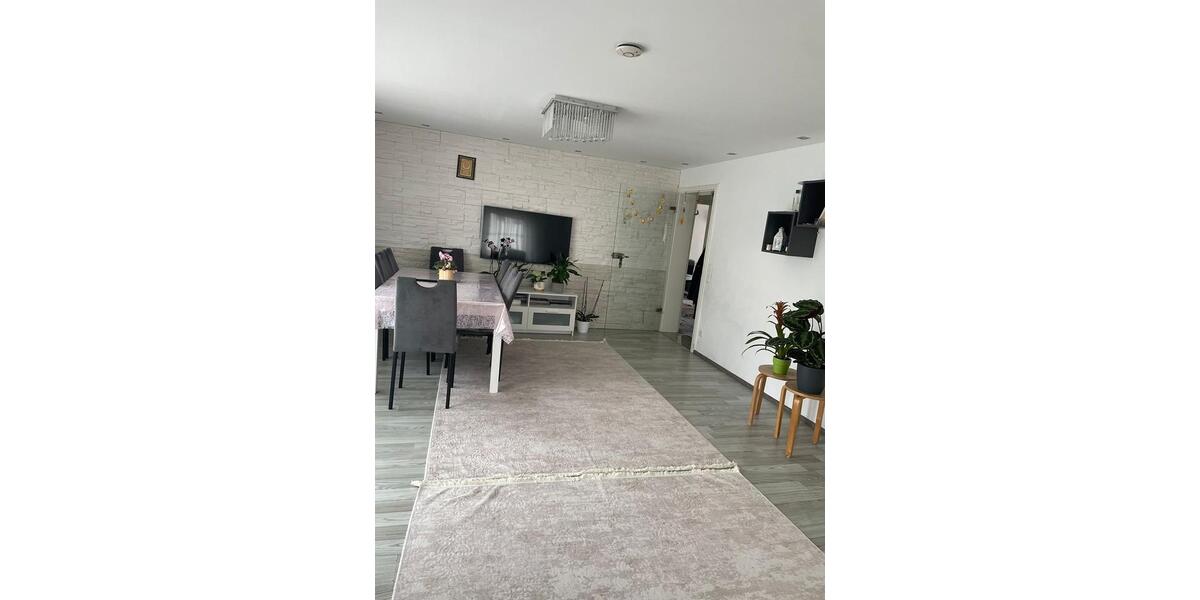 Etagenwohnung Nürnberg Schnepfenreuth - 3 Zimmer, 100 m&sup2;, 1.500&euro; | Angebot:25876481