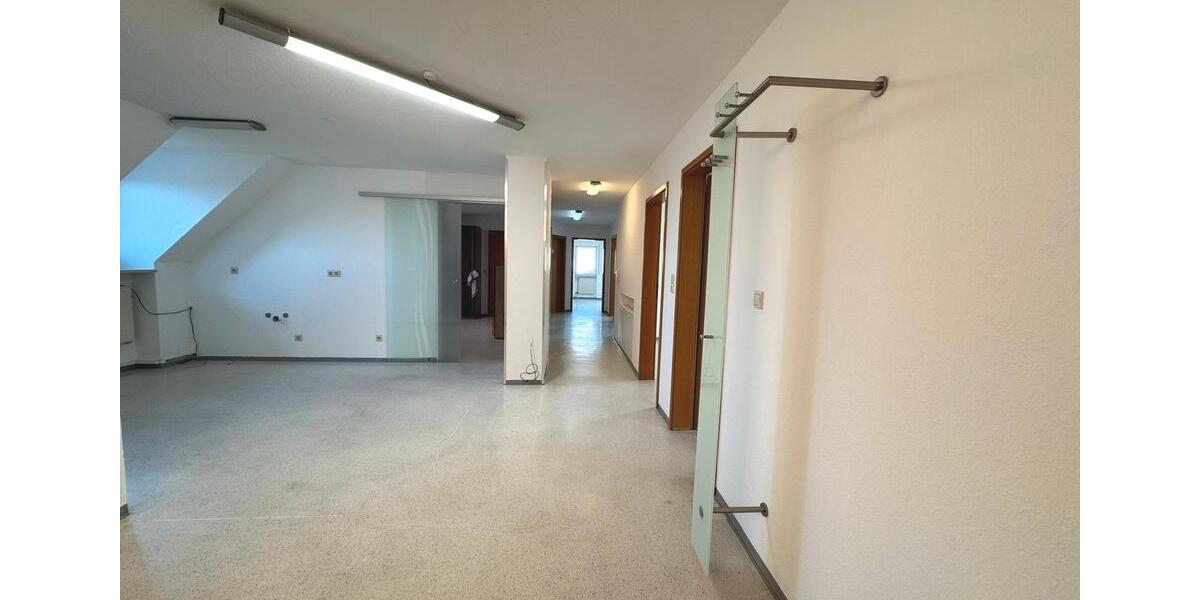 Etagenwohnung Neustadt an der Aisch - 4 Zimmer, 116 m&sup2;, 920&euro; | Angebot:24952493
