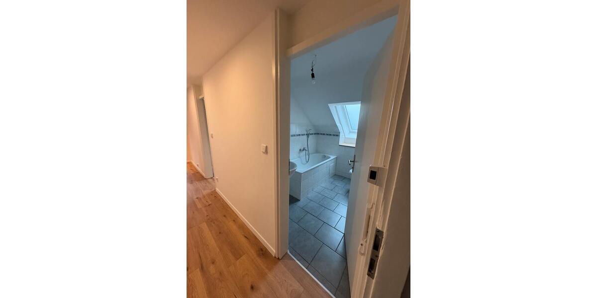 Dachgeschoßwohnung Nürnberg Altenfurt - 3 Zimmer, 75 m&sup2;, 1.200&euro; | Angebot:25962935