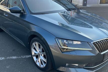 Skoda Superb 319.500 km 8.800 &euro; Nürnberg 90482