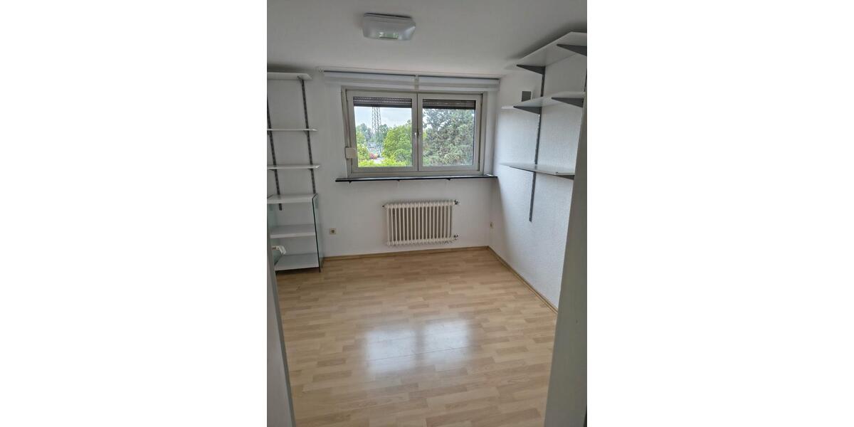 Dachgeschoßwohnung Erlangen Am Anger - 3 Zimmer, 45 m&sup2;, 700&euro; | Angebot:26549938