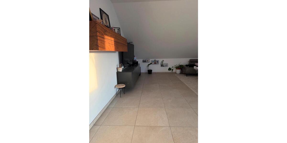 Dachgeschoßwohnung Oberreichenbach - 2 Zimmer, 130 m&sup2;, 1.500&euro; | Angebot:25598849