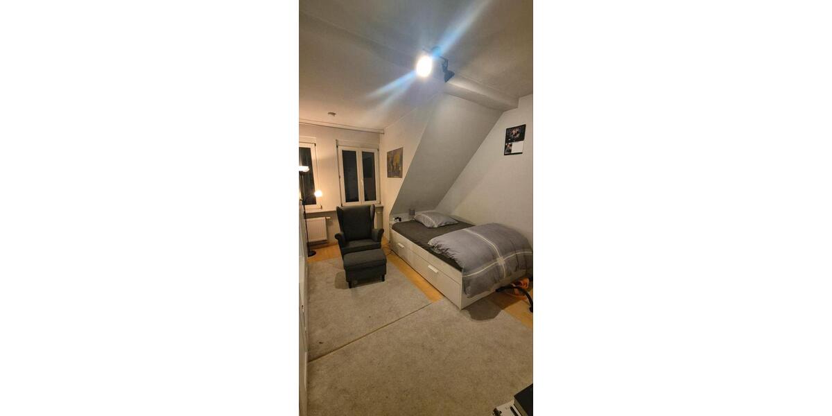 Dachgeschoßwohnung Erlangen Am Anger - 2.5 Zimmer, 30 m&sup2;, 480&euro; | Angebot:27576769