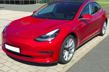 Tesla Model 3 46.884 km 26.899 &euro; Herzogenaurach 91074