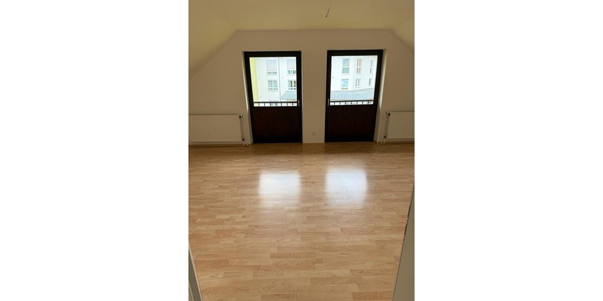 Dachgeschoßwohnung Veitsbronn - 3.5 Zimmer, 91 m&sup2;, 1.250&euro; | Angebot:26614884