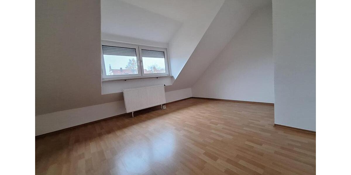 Dachgeschoßwohnung Nürnberg Eberhardshof - 3 Zimmer, 83 m&sup2;, 1.075&euro; | Angebot:25945306