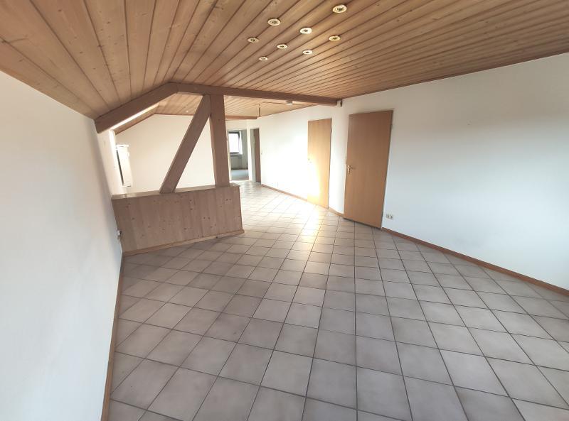 3 Zi. DG Wohnung mit Küche, Gartenmitbenutzung und Stellplatz - Etagenwohnung Weisendorf | Angebot:24351111