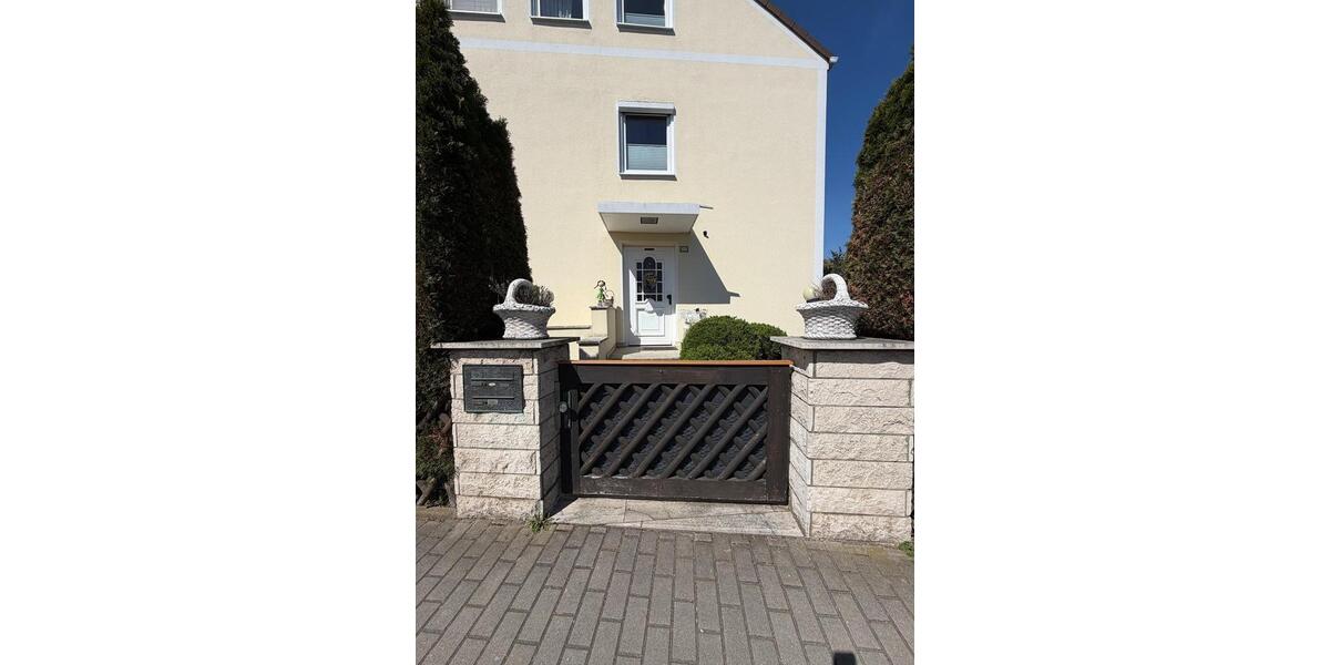 Doppelhaushälfte Bubenreuth - 6 Zimmer, 140 m&sup2;, 1.950&euro; | Angebot:26406749