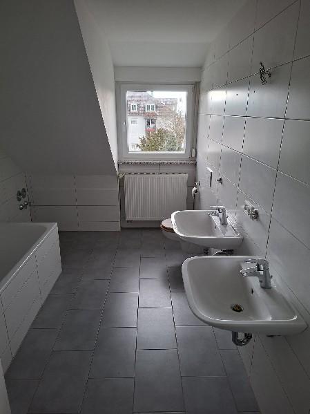 Dachgeschoßwohnung Roßtal - 3 Zimmer, 97 m&sup2;, 990&euro; | Angebot:25350323