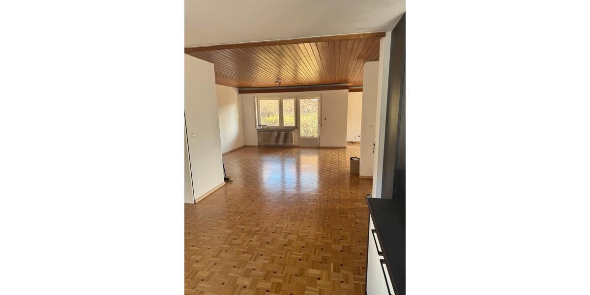 Hochparterre Röttenbach - 4 Zimmer, 142 m&sup2;, 1.390&euro; | Angebot:25922036