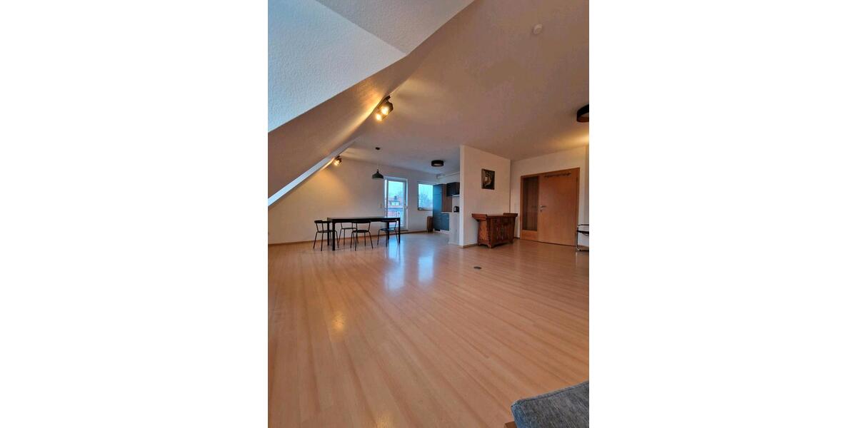 Dachgeschoßwohnung Erlangen Bruck - 3.5 Zimmer, 120 m&sup2;, 1.450&euro; | Angebot:25107077