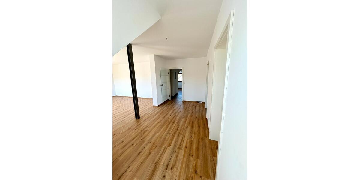 Dachgeschoßwohnung Fürth Bislohe - 3.5 Zimmer, 99 m&sup2;, 1.335&euro; | Angebot:26600559
