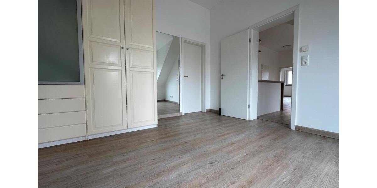 Dachgeschoßwohnung Schwabach - 3 Zimmer, 80 m&sup2;, 1.250&euro; | Angebot:25813971