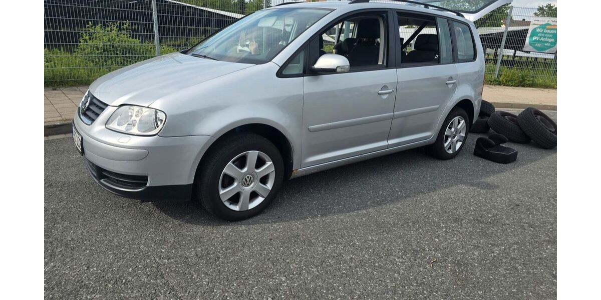 VW Touran 218.500 km 3.600 &euro; Fürth 90766