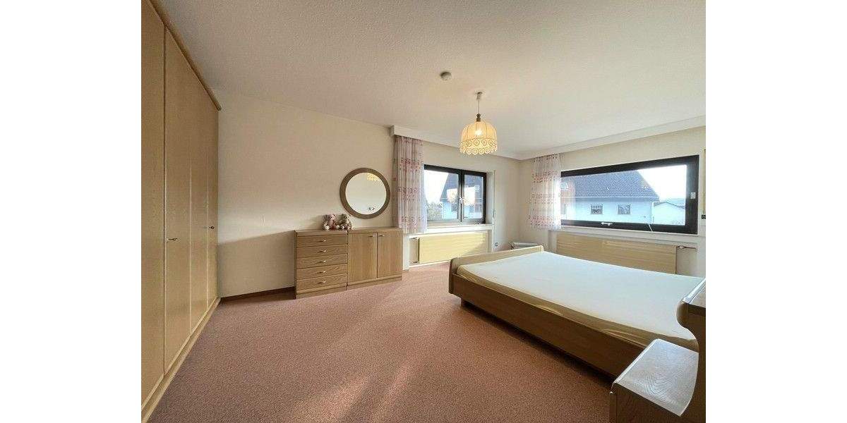 Einfamilienhaus Lauf - 9 Zimmer, 300 m&sup2;, 920.000&euro; | Angebot:25699469