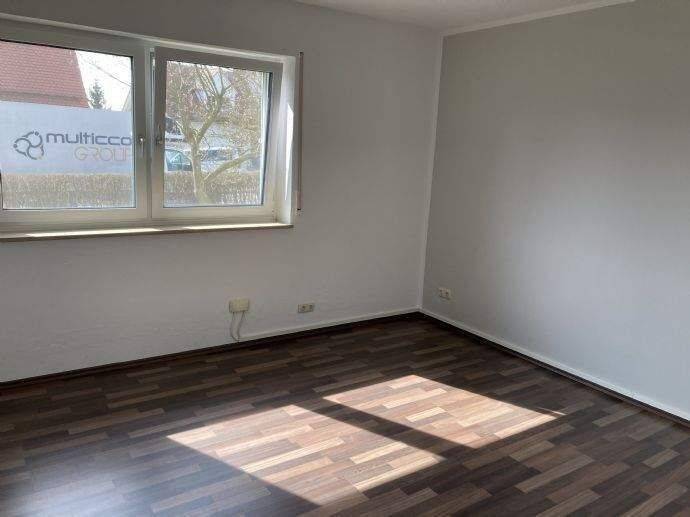 Etagenwohnung Erlangen Hüttendorf - 3 Zimmer, 100 m&sup2;, 950&euro; | Angebot:26841804