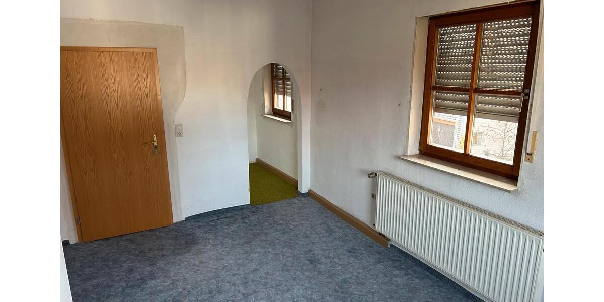Einfamilienhaus Lauf an der Pegnitz - 7 Zimmer, 170 m&sup2;, 430.000&euro; | Angebot:25408089