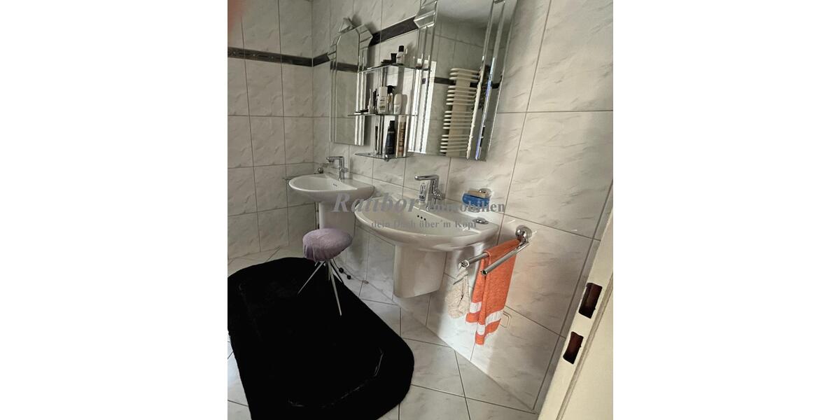 Sehr großzügiges und gepflegtes Einfamilienhaus mit Einliegerwohnung und Doppelgarage in Roth OT - Bungalow Roth Pfaffenhofen | Angebot:25634482