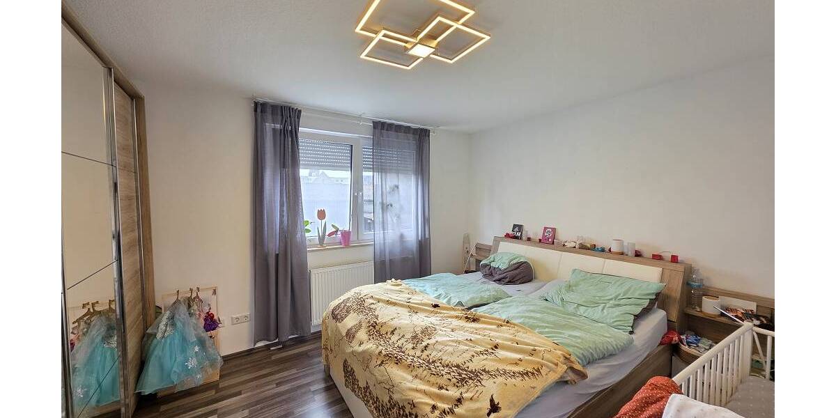 Mehrfamilienhaus, Wohnhaus Fürth Burgfarrnbach - 5 Zimmer, 121 m&sup2;, 1.325&euro; | Angebot:25928885