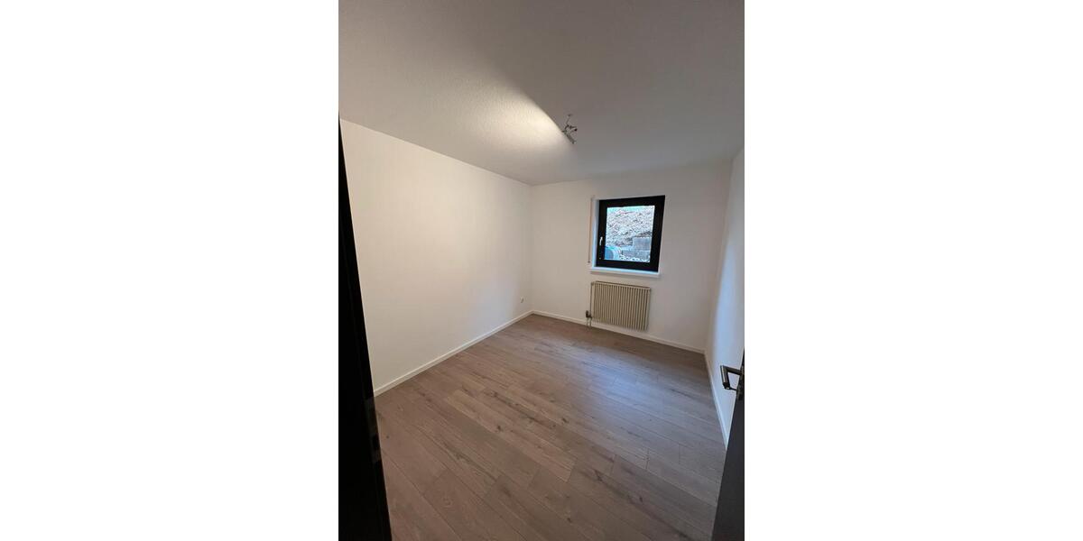 Einfamilienhaus Wiesenthau - 6 Zimmer, 180 m&sup2;, 1.600&euro; | Angebot:25859620