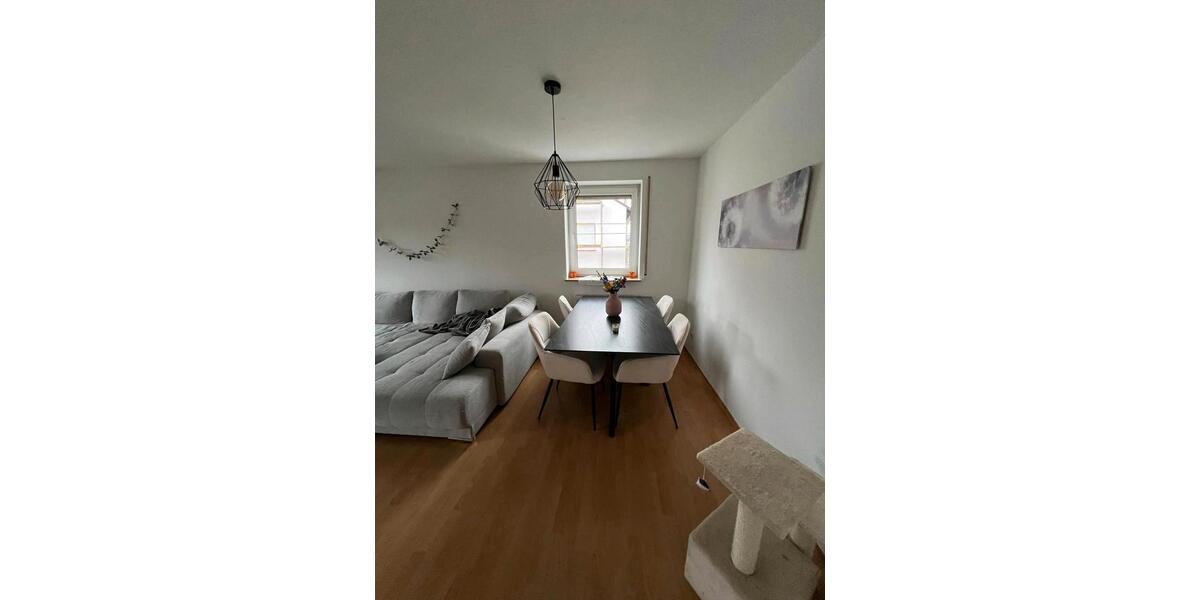 Dachgeschoßwohnung Zirndorf - 4.5 Zimmer, 120 m&sup2;, 1.300&euro; | Angebot:26598093