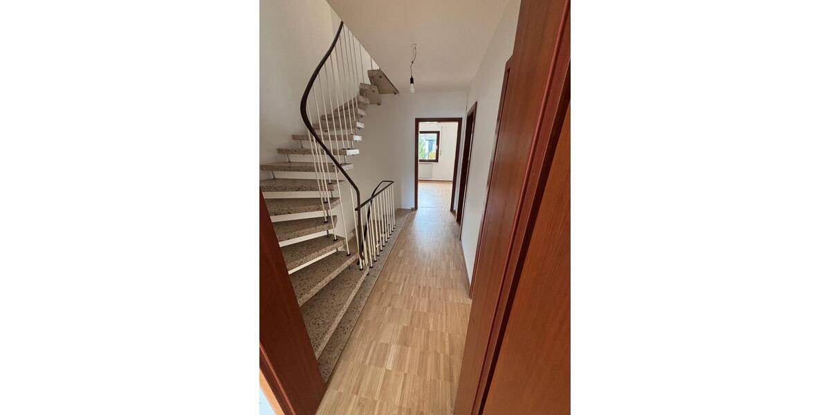 Reihenhaus Nürnberg Holzheim - 6 Zimmer, 120 m&sup2;, 1.700&euro; | Angebot:25895295