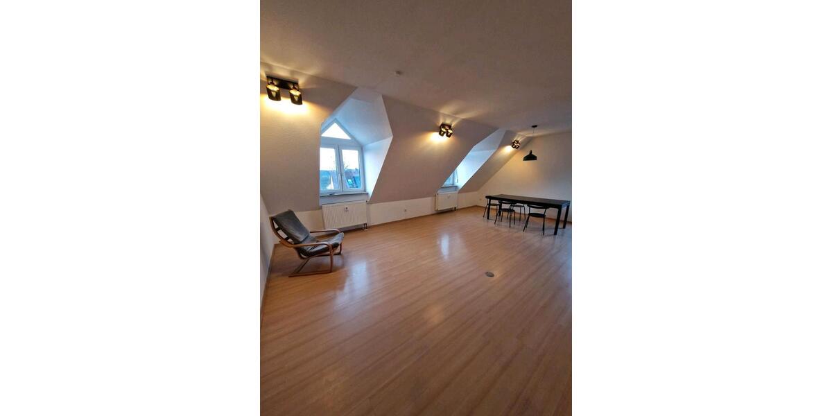 Dachgeschoßwohnung Erlangen Bruck - 3.5 Zimmer, 120 m&sup2;, 1.450&euro; | Angebot:25107077