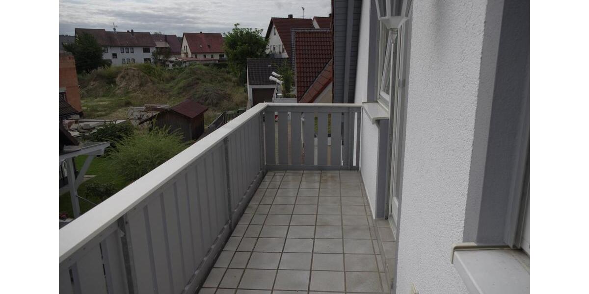 Dachgeschoßwohnung Weisendorf - 3 Zimmer, 95 m&sup2;, 900&euro; | Angebot:25268765