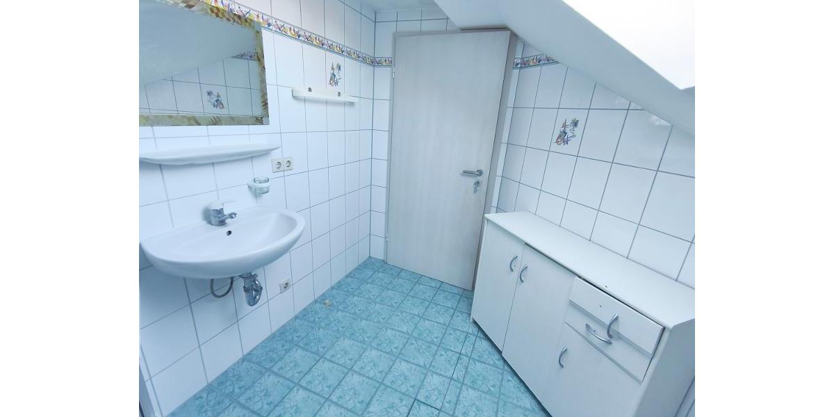 2 Zi. Wohnung im Dachgeschoss mit Stellplatz - Etagenwohnung Adelsdorf | Angebot:27541175