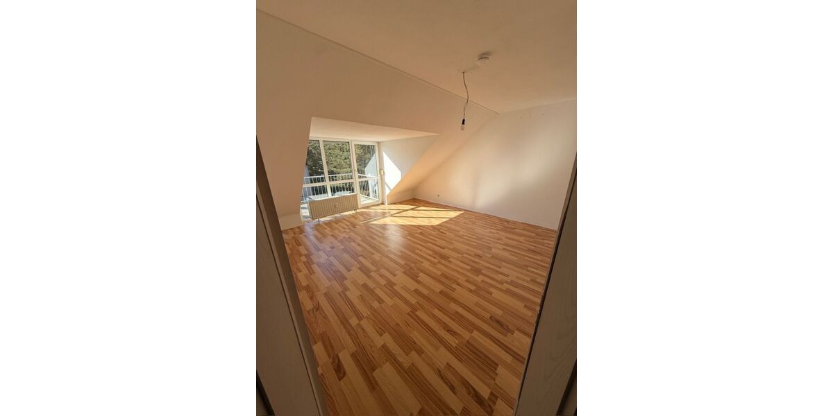 Lichtdurchflutete 3-Zimmer-Dachgeschosswohnung mit Südwestbalkon in Schwand - 3- Schwandstetten Schwand | Angebot:27621624