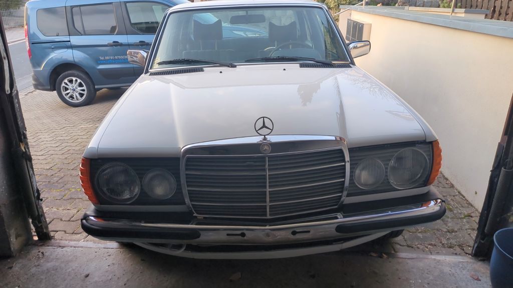 Mercedes-Benz 230 127.000 km 7.350 &euro; Forchheim 91301