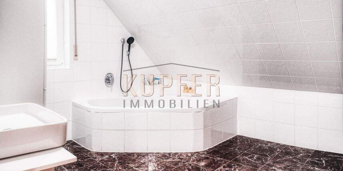 Mehrfamilienhaus, Wohnhaus Gerhardshofen Altenbuch - 9 Zimmer, 231 m&sup2;, 740.000&euro; | Angebot:25727823