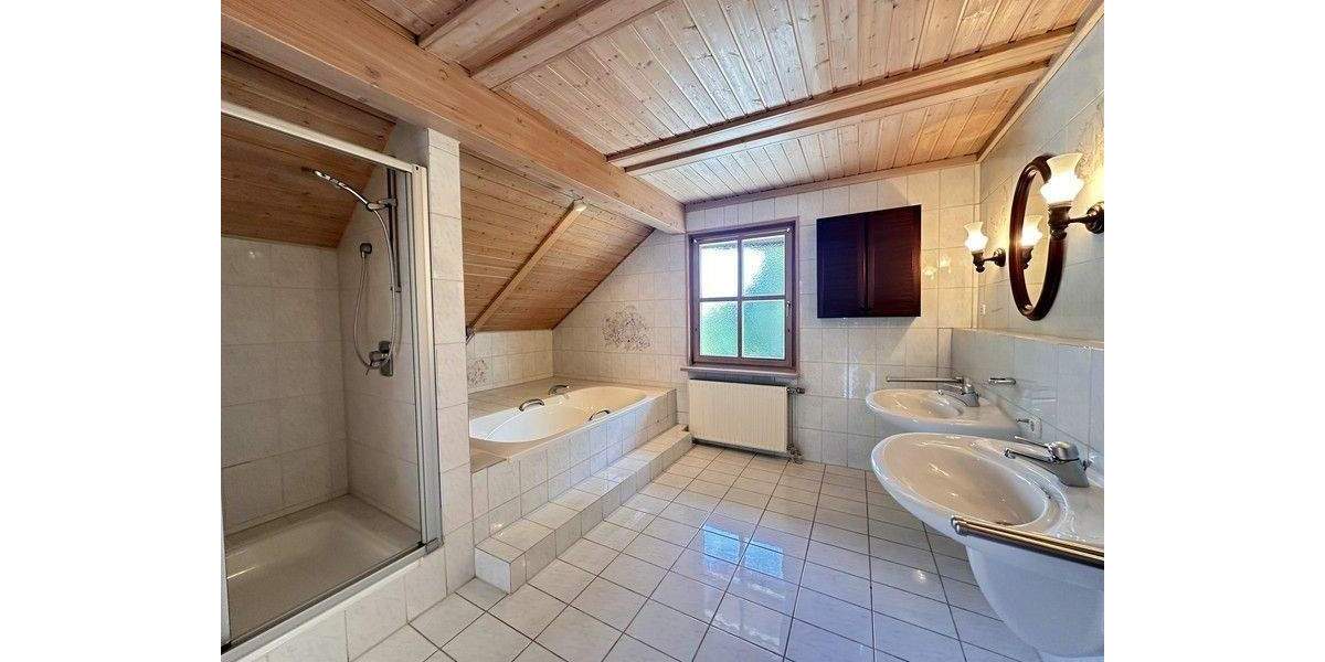 Einfamilienhaus Lauf - 7 Zimmer, 220 m&sup2;, 895.000&euro; | Angebot:25699392